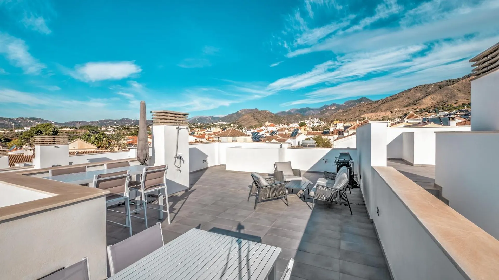 Vila Deluxe House With Roof Terrace And Pool Nerja